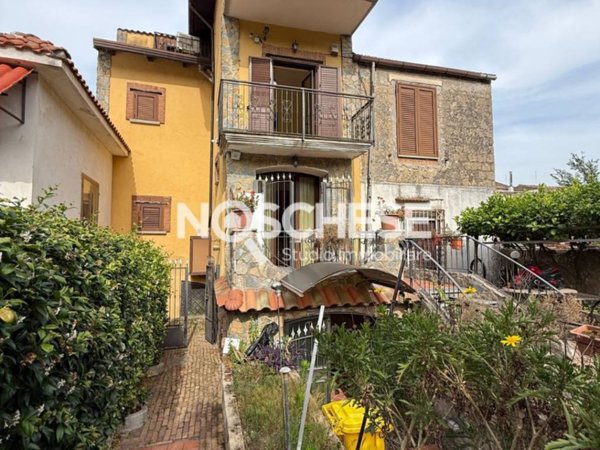 casa indipendente in vendita a Castel San Giorgio in zona Torello