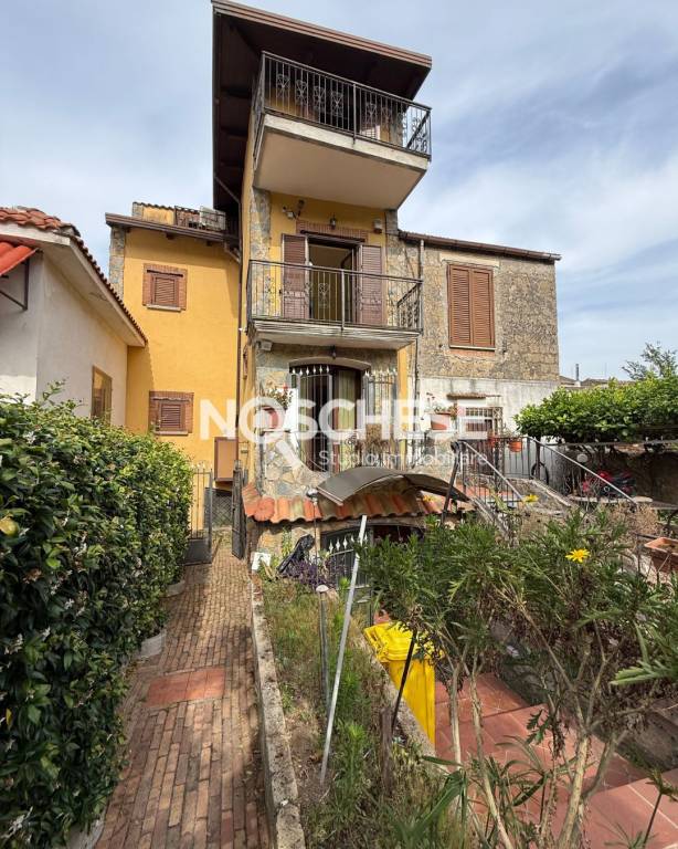 casa indipendente in vendita a Castel San Giorgio in zona Torello