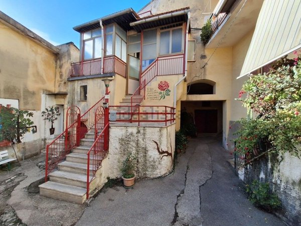 casa semindipendente in vendita a Castiglione del Genovesi