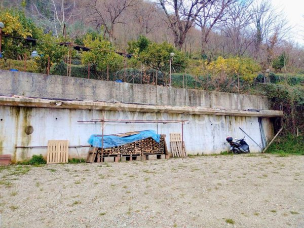 locale di sgombero in vendita a Cava de' Tirreni in zona San Giuseppe al Pozzo