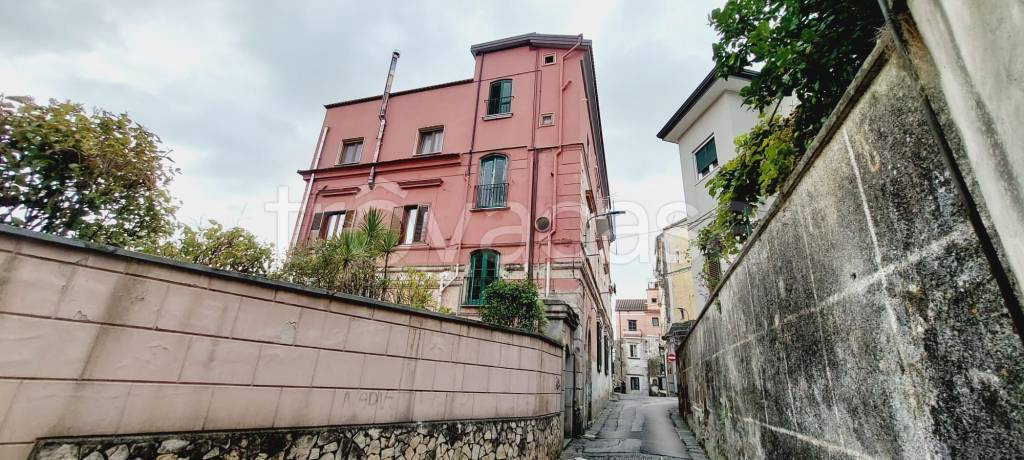 appartamento in vendita a Cava de' Tirreni in zona Centro Storico / Scacciaventi