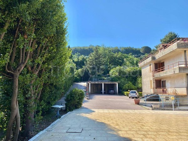 casa indipendente in vendita a Cava de' Tirreni in zona Rotolo