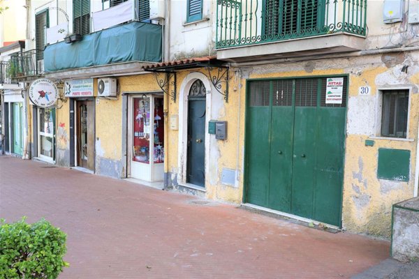 negozio in vendita a Cava de' Tirreni