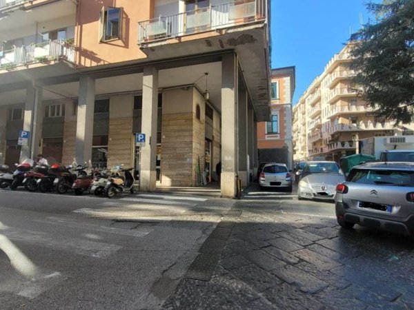 negozio in vendita a Cava de' Tirreni