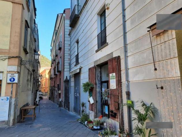 negozio in vendita a Cava de' Tirreni