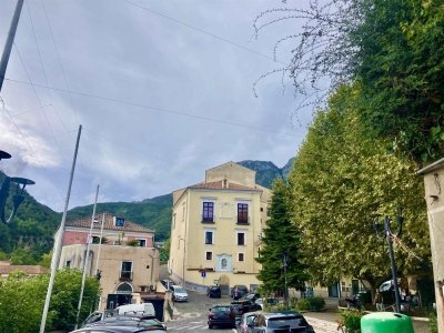 negozio in vendita a Cava de' Tirreni in zona Centro Storico / Scacciaventi