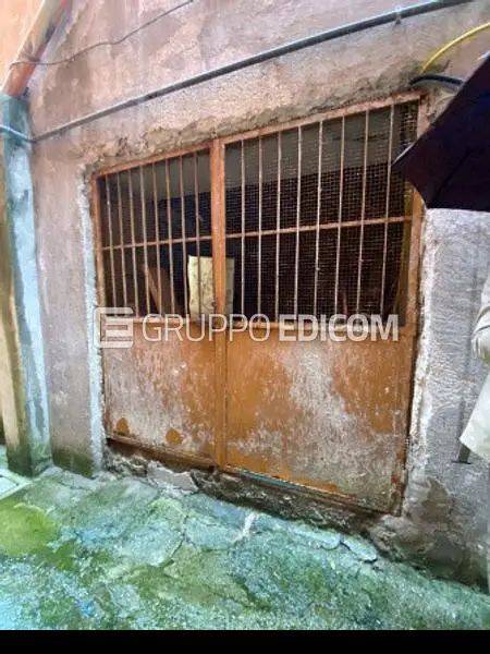 locale di sgombero in vendita a Cava de' Tirreni
