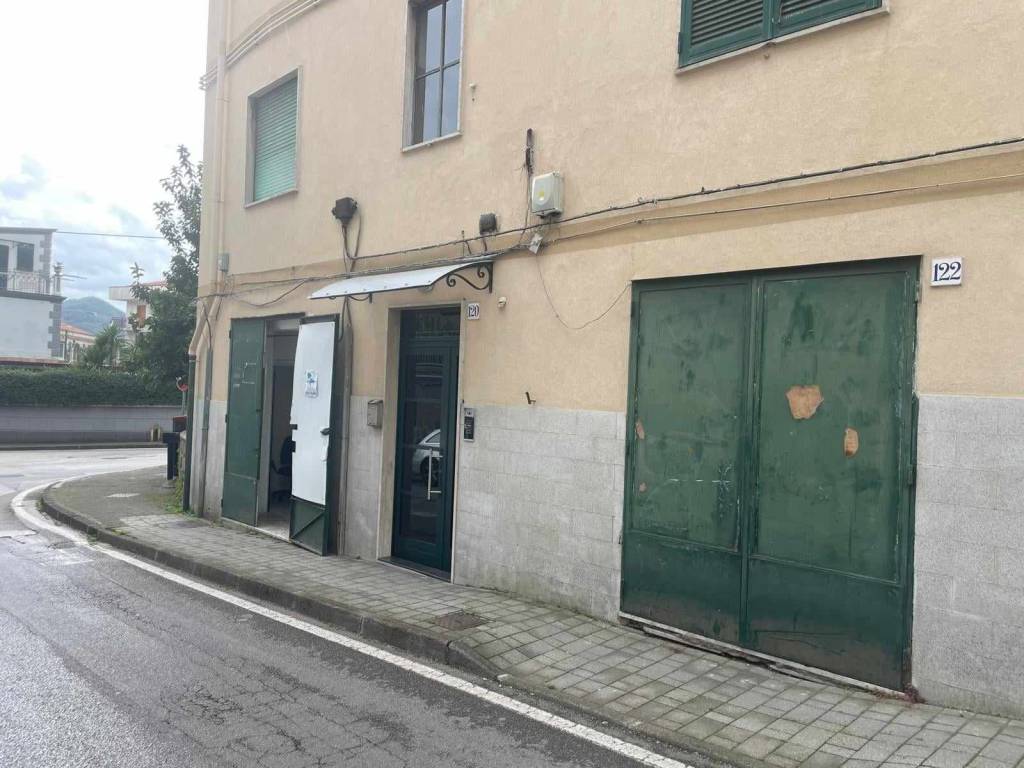 negozio in vendita a Cava de' Tirreni