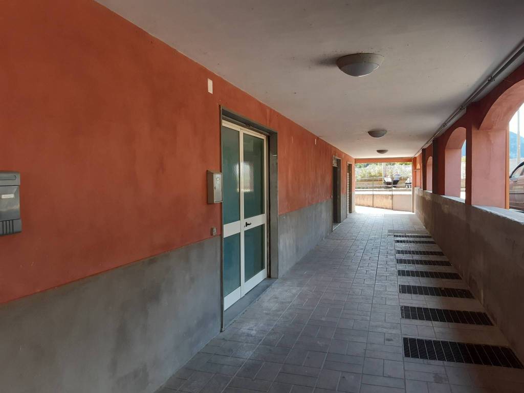 negozio in vendita a Cava de' Tirreni