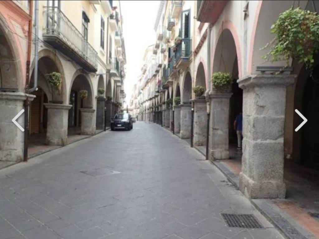 negozio in vendita a Cava de' Tirreni in zona Centro Storico / Scacciaventi
