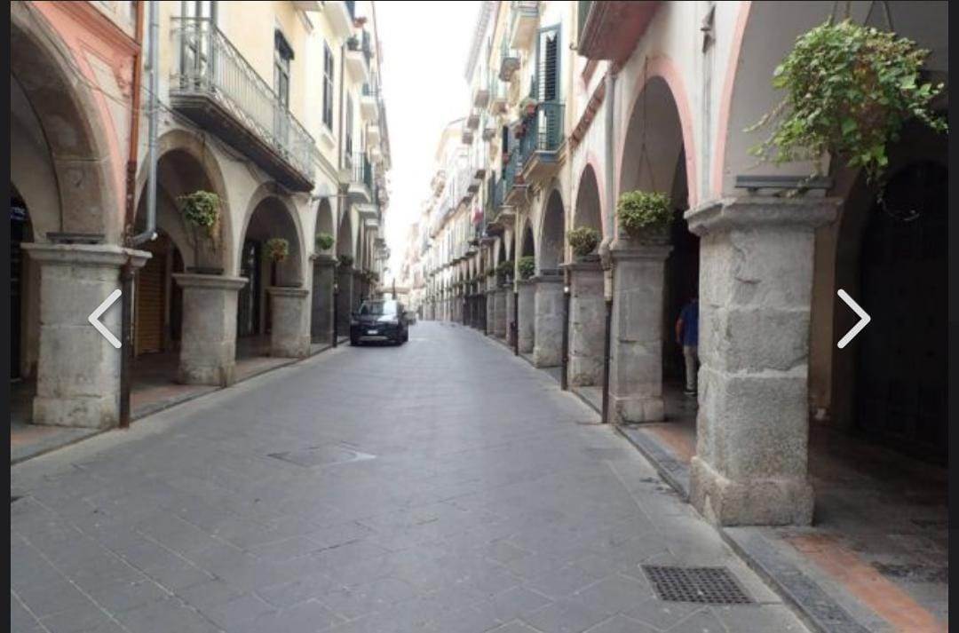 negozio in vendita a Cava de' Tirreni in zona Centro Storico / Scacciaventi