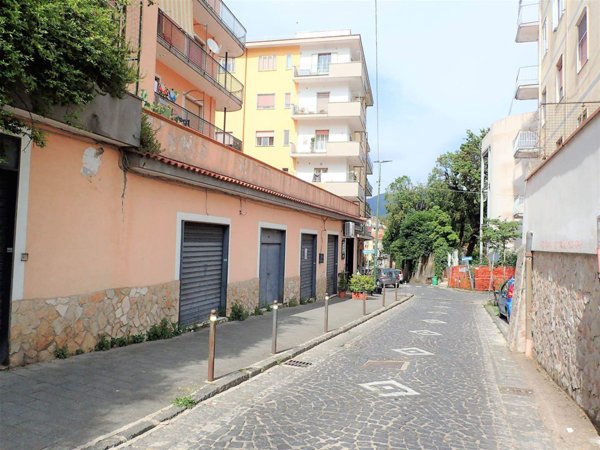 negozio in vendita a Cava de' Tirreni in zona Centro Storico / Scacciaventi