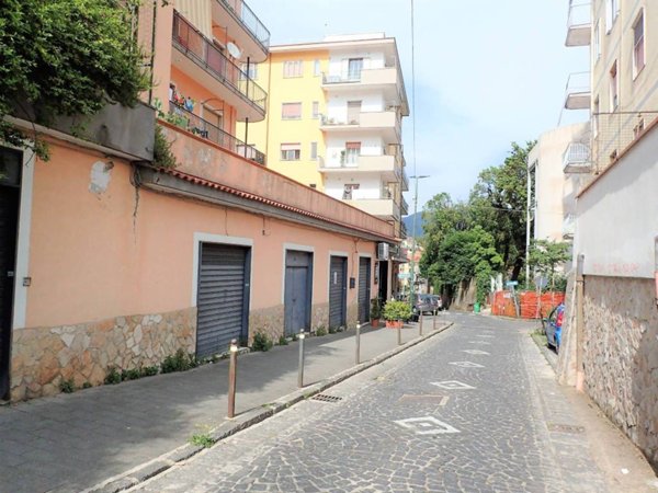 negozio in vendita a Cava de' Tirreni in zona Centro Storico / Scacciaventi