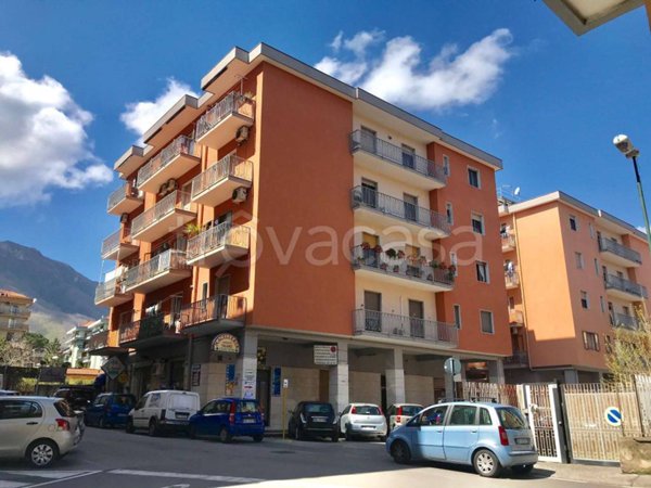 negozio in vendita a Cava de' Tirreni