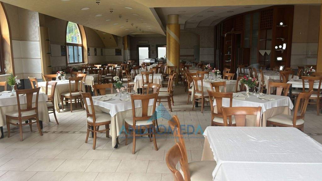 negozio in vendita a Cava de' Tirreni