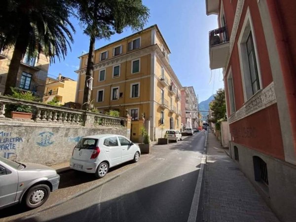 appartamento in vendita a Cava de' Tirreni in zona Centro Storico / Scacciaventi