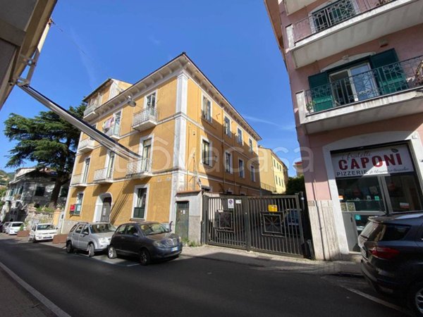 appartamento in vendita a Cava de' Tirreni in zona Centro Storico / Scacciaventi