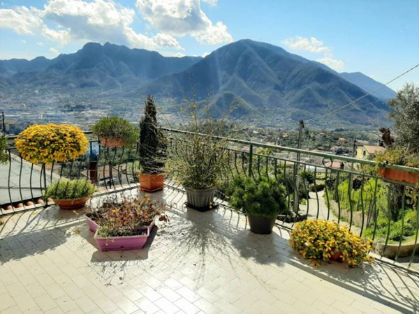 casa indipendente in vendita a Cava de' Tirreni in zona Sant'Anna