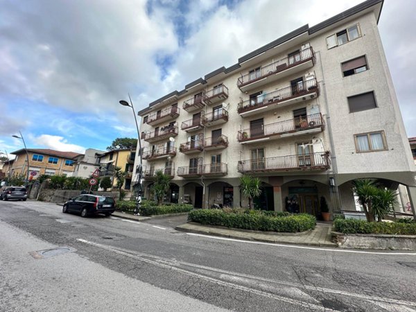 negozio in vendita a Cava de' Tirreni in zona Centro Storico / Scacciaventi