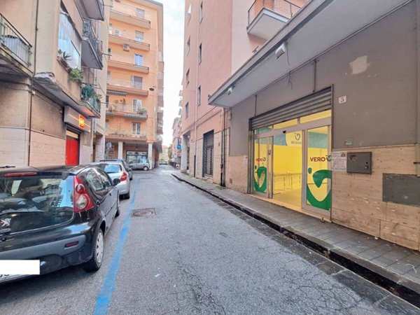 negozio in vendita a Cava de' Tirreni