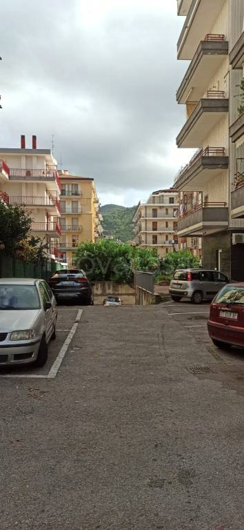 locale di sgombero in vendita a Cava de' Tirreni