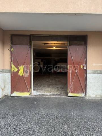 locale commerciale in vendita a Cava de' Tirreni in zona Santa Maria del Rovo
