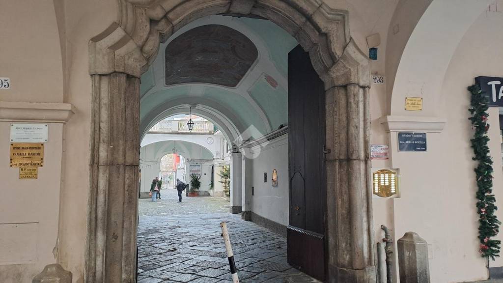 negozio in vendita a Cava de' Tirreni in zona Centro Storico / Scacciaventi