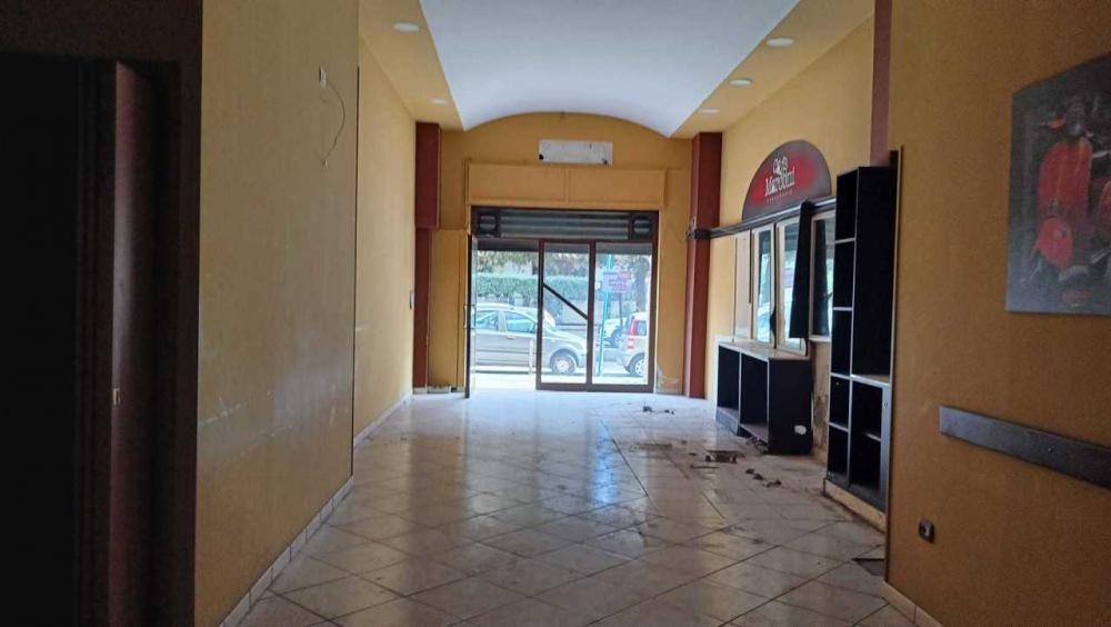 negozio in vendita a Cava de' Tirreni