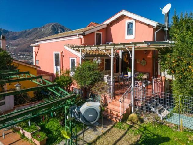 casa indipendente in vendita a Cava de' Tirreni in zona Pregiato