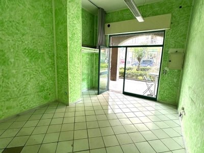 negozio in vendita a Cava de' Tirreni in zona Centro Storico / Scacciaventi
