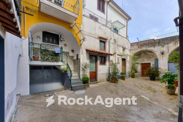 casa indipendente a Cava de' Tirreni in zona Centro Storico / Scacciaventi