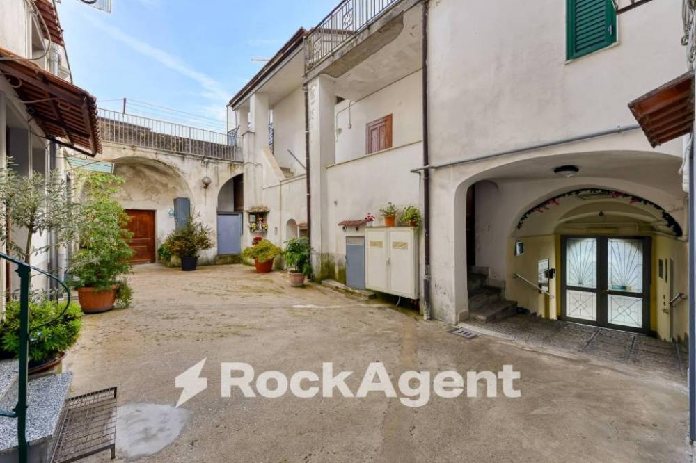 casa indipendente a Cava de' Tirreni in zona Centro Storico / Scacciaventi