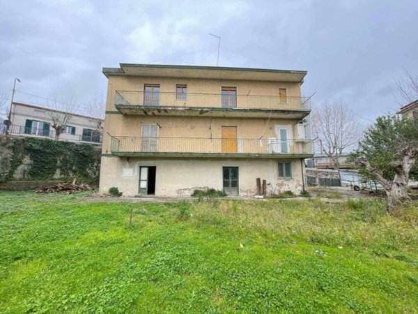 esavano in vendita a Cava de' Tirreni