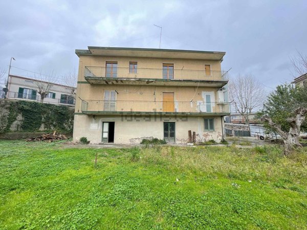 esavano in vendita a Cava de' Tirreni