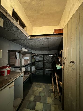 negozio in vendita a Cava de' Tirreni in zona Centro Storico / Scacciaventi