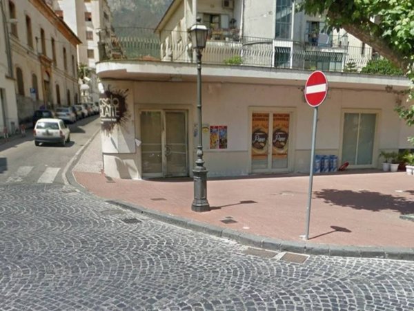 negozio in vendita a Cava de' Tirreni