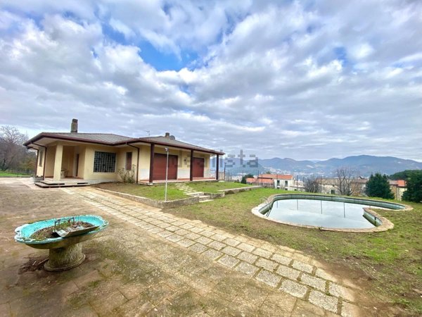 casa indipendente in vendita a Cava de' Tirreni in zona San Cesareo