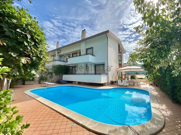 casa indipendente in vendita a Cava de' Tirreni in zona Annunziata