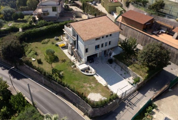 casa indipendente in vendita a Cava de' Tirreni in zona San Cesareo