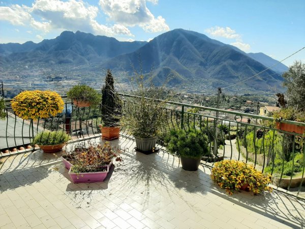 casa indipendente in vendita a Cava de' Tirreni in zona Sant'Anna