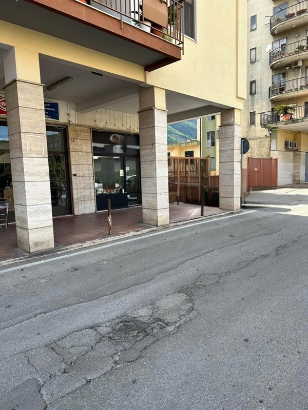 negozio in vendita a Cava de' Tirreni in zona Centro Storico / Scacciaventi