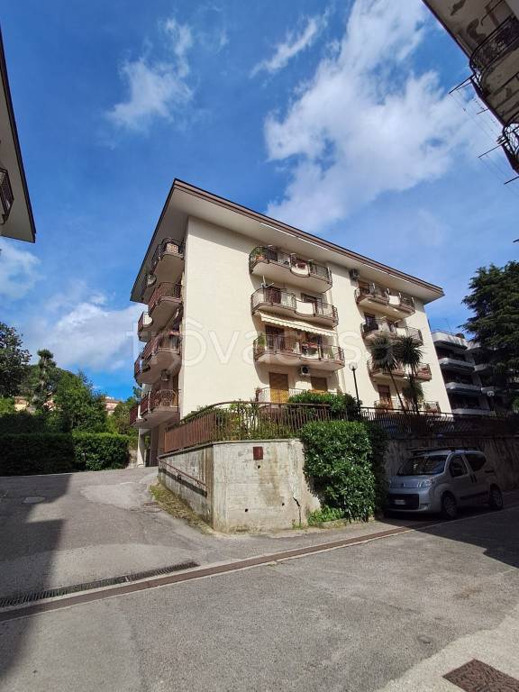 appartamento in vendita a Cava de' Tirreni in zona Centro Storico / Scacciaventi