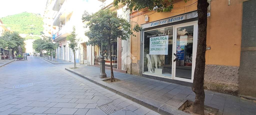 negozio in vendita a Cava de' Tirreni in zona Centro Storico / Scacciaventi