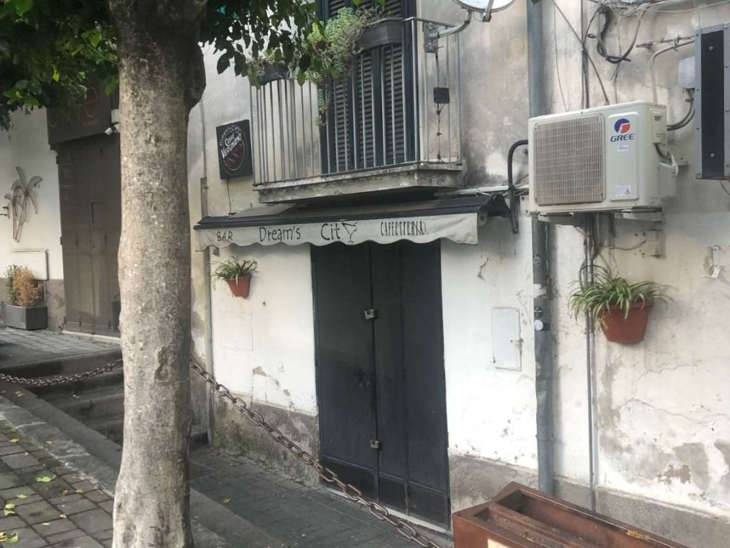 negozio in vendita a Cava de' Tirreni in zona Centro Storico / Scacciaventi