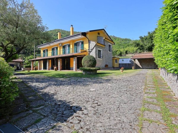 casa indipendente in vendita a Cava de' Tirreni in zona Maddalena