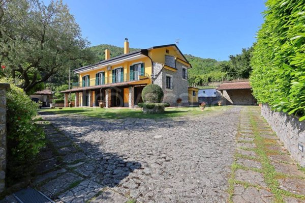 casa indipendente in vendita a Cava de' Tirreni in zona Maddalena