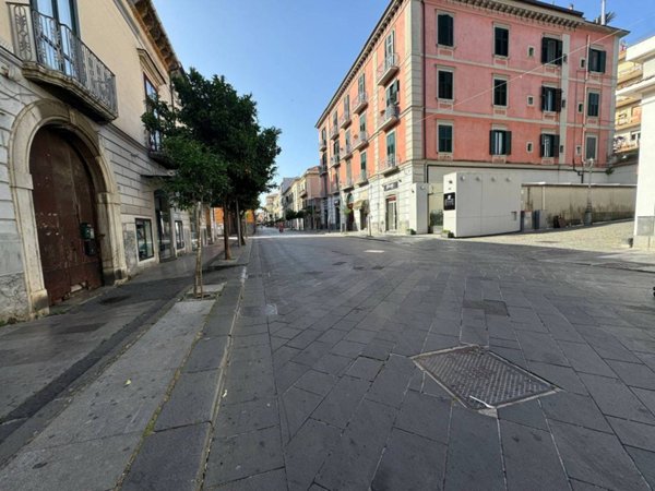 negozio in vendita a Cava de' Tirreni