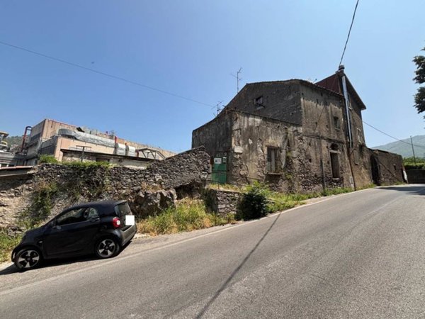 casa indipendente in vendita a Cava de' Tirreni in zona Santa Lucia
