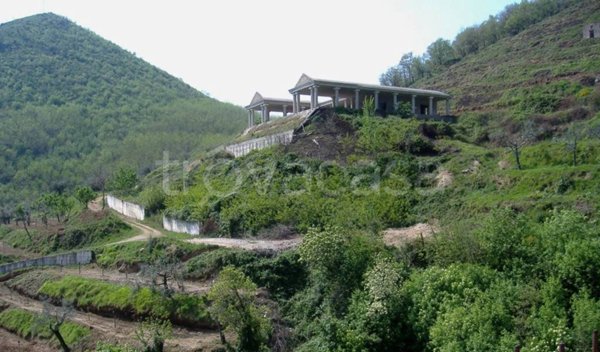 negozio in vendita a Cava de' Tirreni