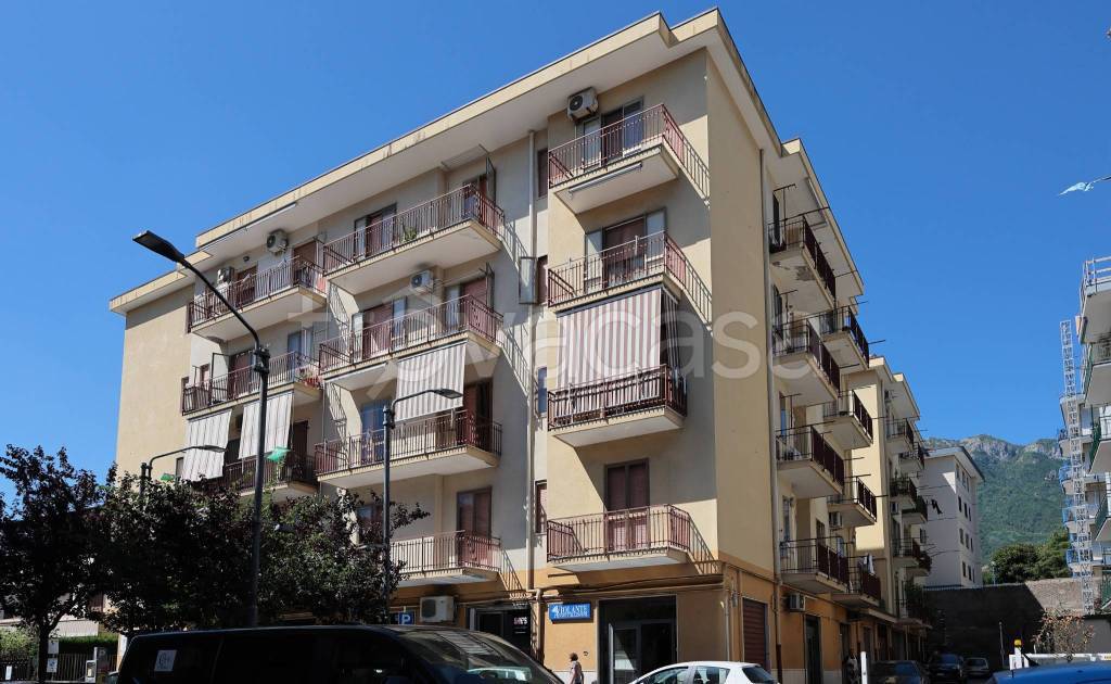 appartamento in vendita a Cava de' Tirreni in zona Centro Storico / Scacciaventi